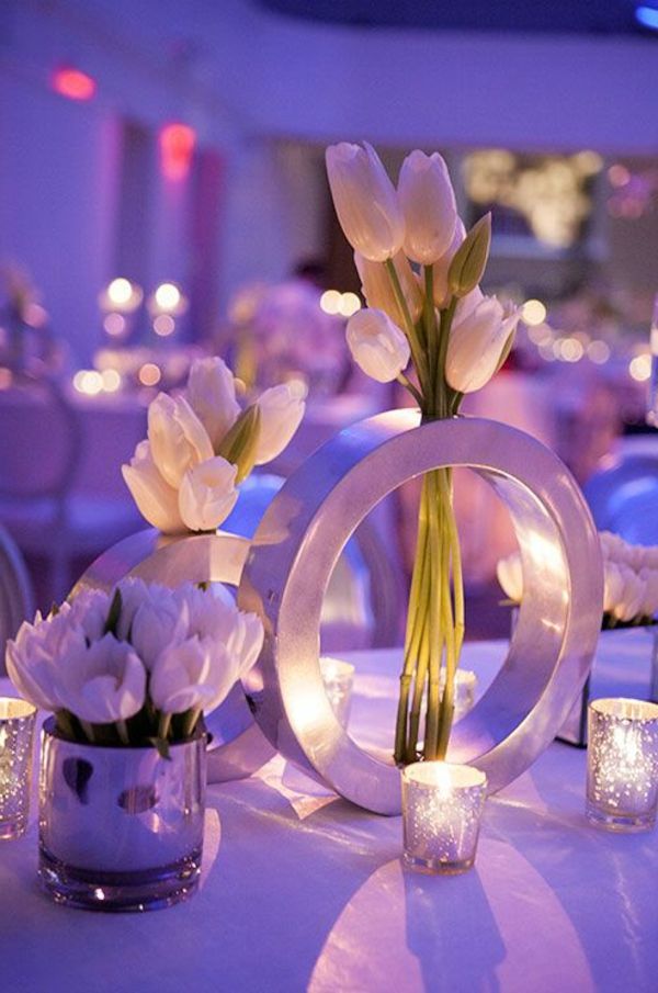 ตกแต่งโต๊ะ Hochzeitsdeko กับดอกทิวลิปในสีขาว