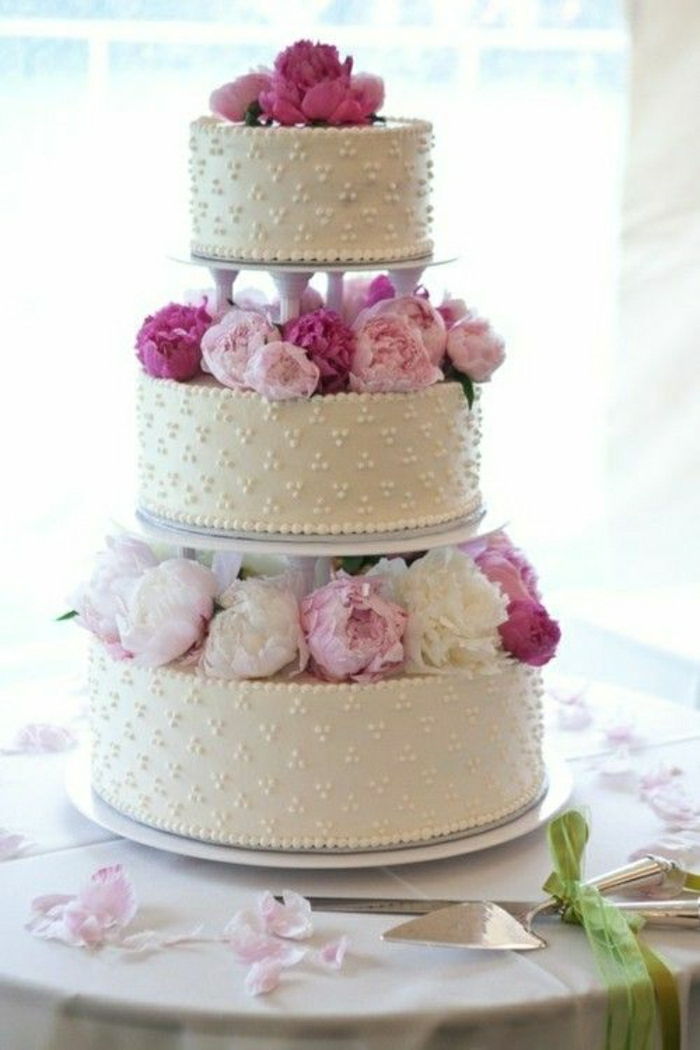 Vestuvių pyragas apdaila gėlių