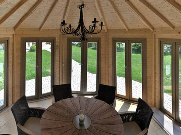 pavilion din lemn cu-rotund-gradina de masă