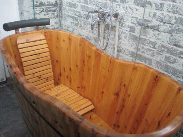 Leseni kad moderna kopalnica oblikovanje ideja