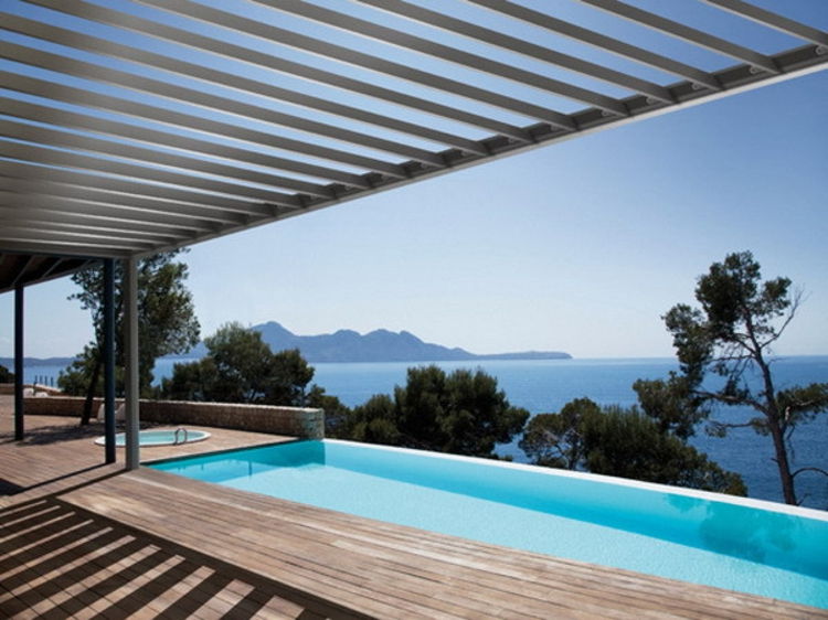 Pergola-chic-nobil-lemn-designer nou-terasa-piscină modernă