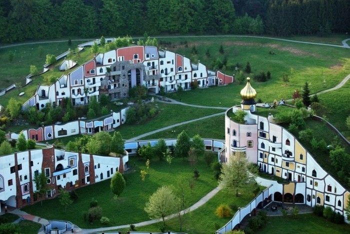 Hundertwasser arkitektur Miljö Natur Dorf1