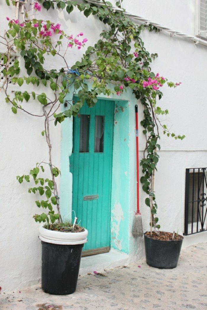 Ibiza Hiszpania-turkusowo-color door-alt-retro-vintage-różowe kwiaty