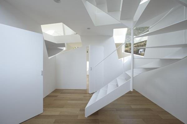 Idee-per-il-moderno-interior-design scala interna e le scale del pannolino bianchi