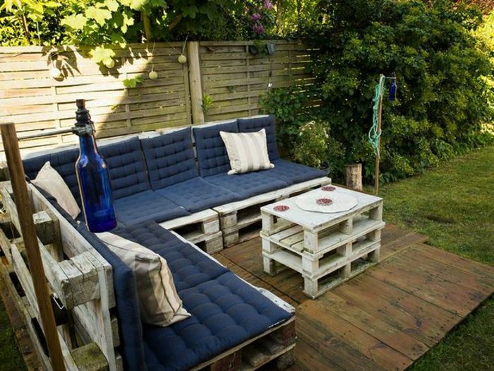 mobilier de palet curte cu grădină de colț capitonate-canapea albastru-sticla măsuță de cafea