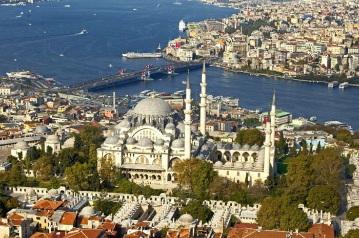 Obiectivele de la Istanbul - Moscheea Suleymaniye-turcă Suleymaniye-Camii este una dintre cele mai mari moschei din Istanbul