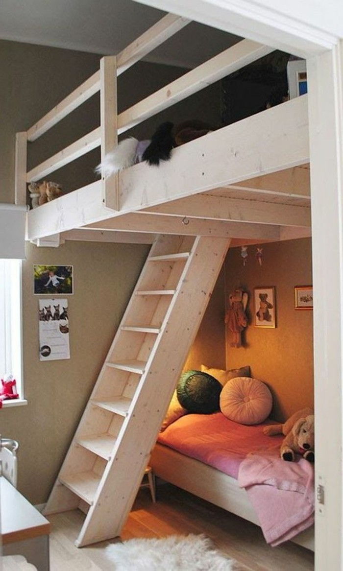 Jaunimo kambario su dviaukšte lova su aukštų