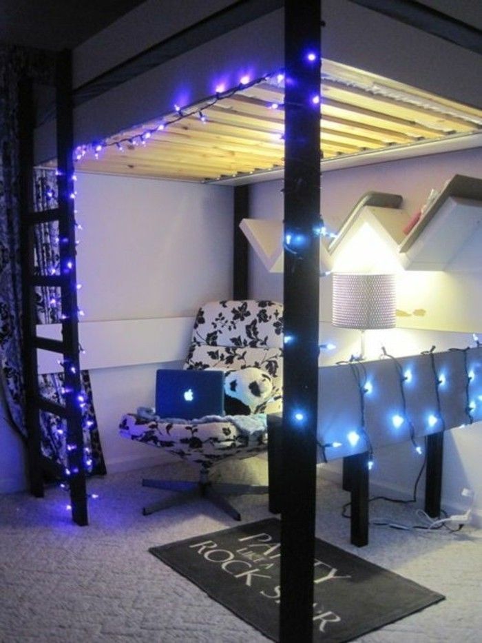 Mladinska soba z nadstropno posteljo z-svetlobo verigo