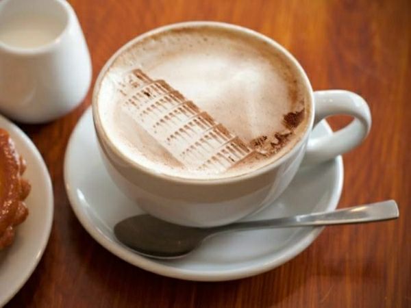 Kahve fincanı Pisa kulesi