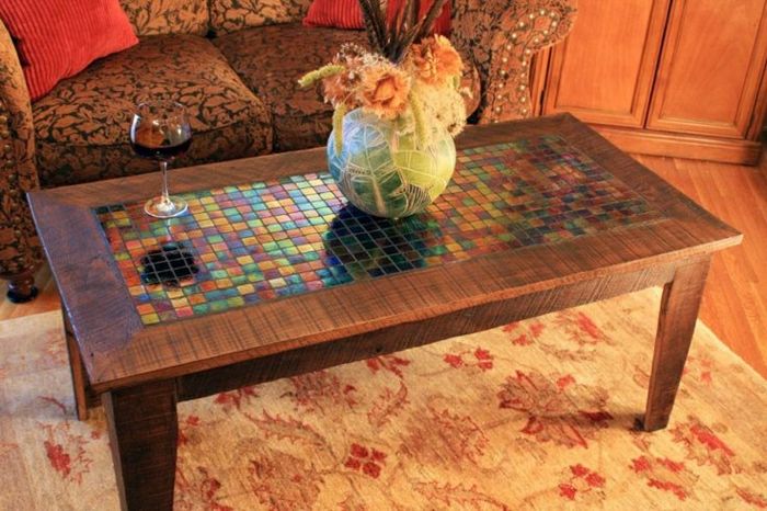 Coffee-table-wood mozaiky zdobené vázy s kvetinami