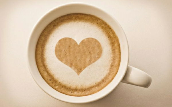 Káva sa srdcom-cup coffee myšlienke