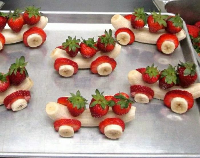 Vaikams gimtadienis maisto idėja vežimas bananų-braškių-kūrybinė