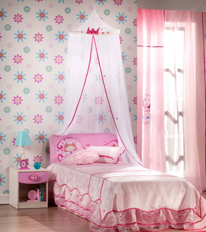Darželio Merginos Pink dizaino lova su baldakimu retro tapetai