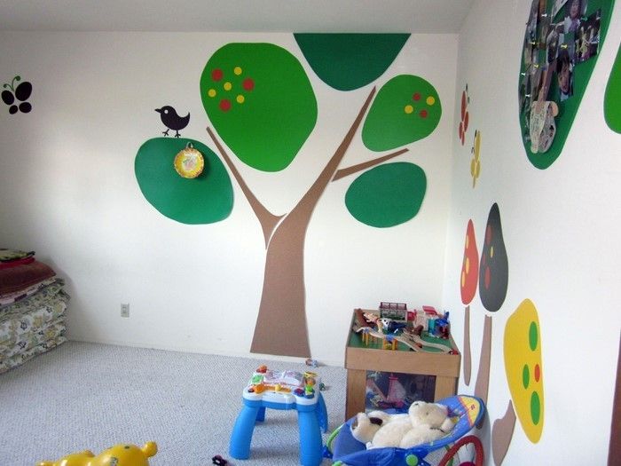 Detský make-dieťa izba s stromami