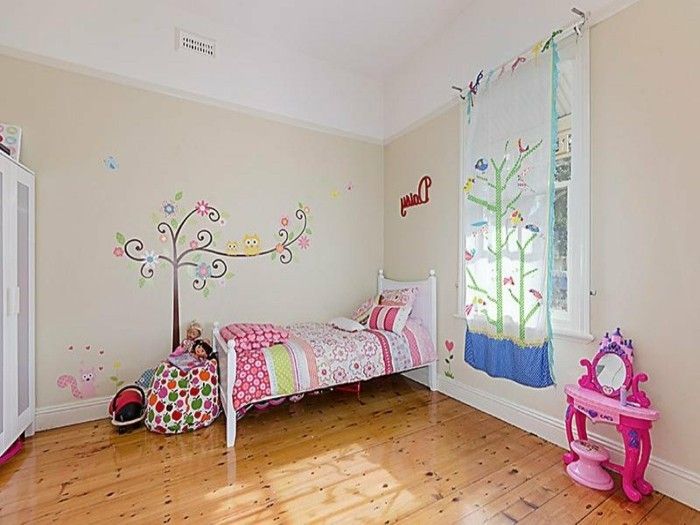 barnehage-make-og-vindu-dekorere med-søt-gardin