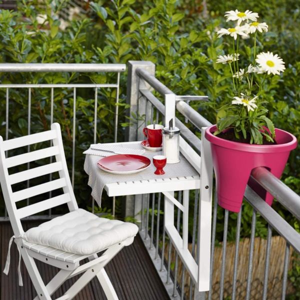Fällbord-by-tabellen balkong hängande blomkruka i rosa