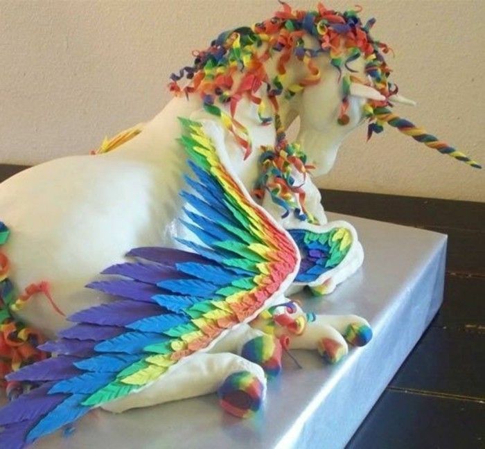 Piškote za Kids Birthday kul ideja Unicorn s pisanimi krili