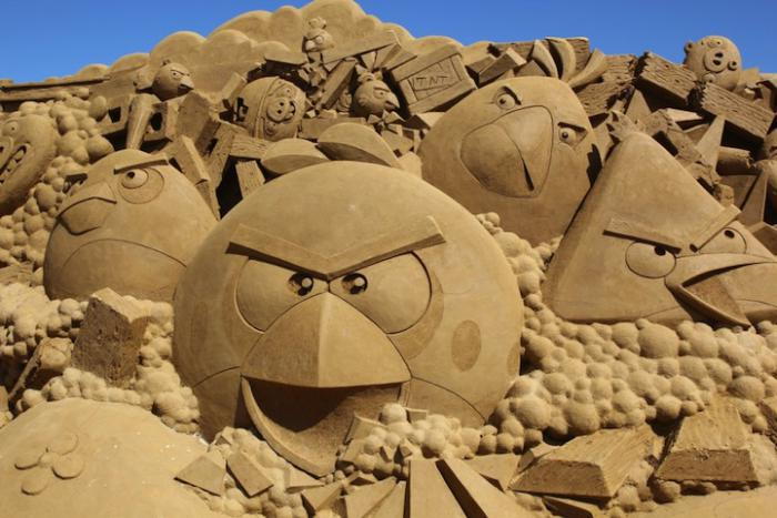 Kunst skulptur laget av sand-sinte-fugler