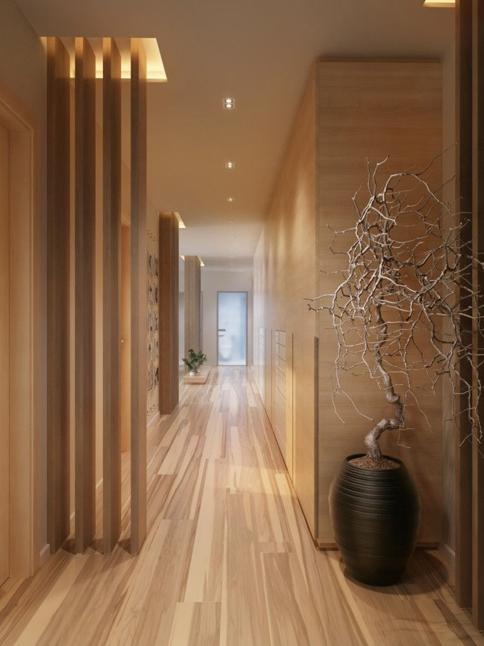 Long Corridor make-stor-blomsterpotte-med-dry-plante-og-lys-laminat-gulv