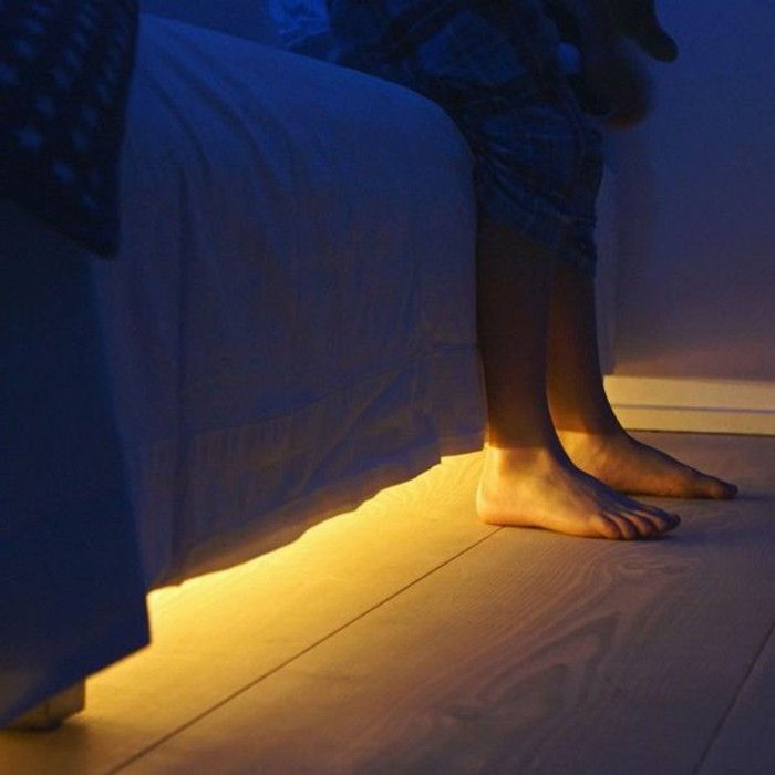 Light med rörelse under-sängen