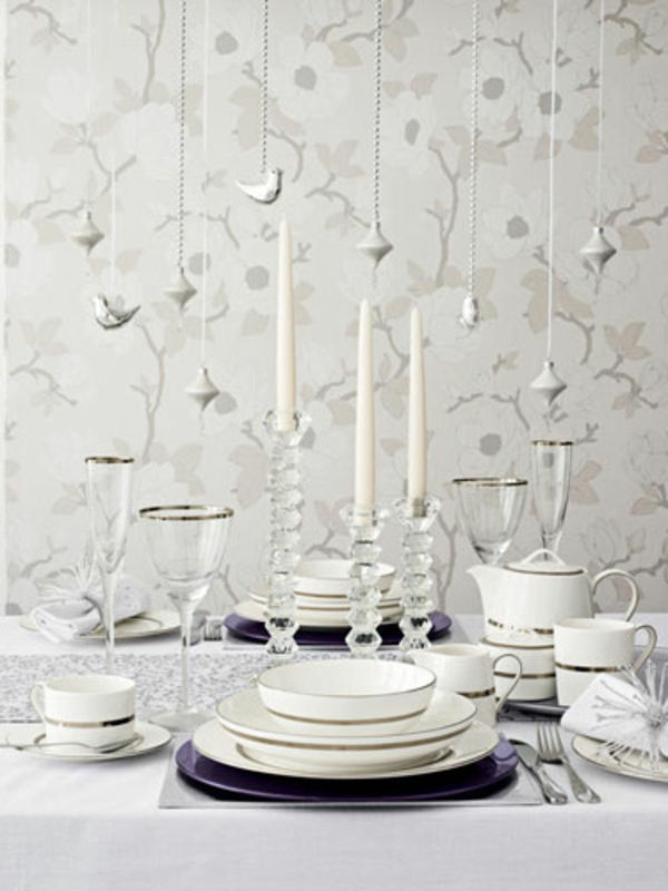 hvit juledekorasjon - til bordet - hengende dekorative fugler