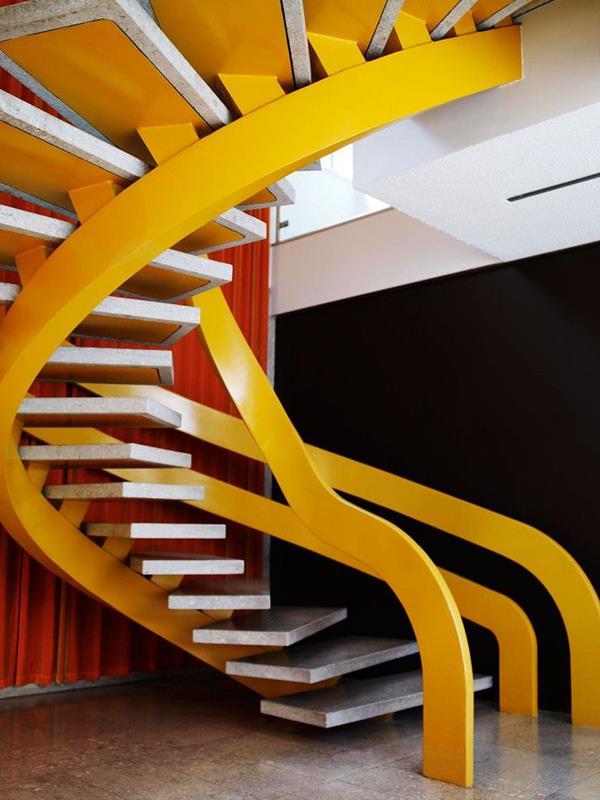interior design di lusso idee affascinanti interni scale-in-colore giallo