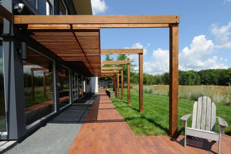 Pergola-chic-nobil-terasa-gradina-house-tranziție-moderne-lemn