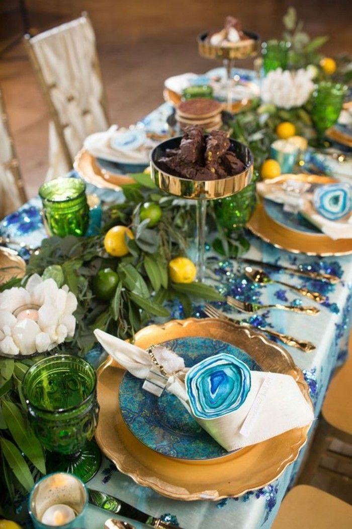 Stół śródziemnomorski dekoracja-in-niebiesko-żółty kolor