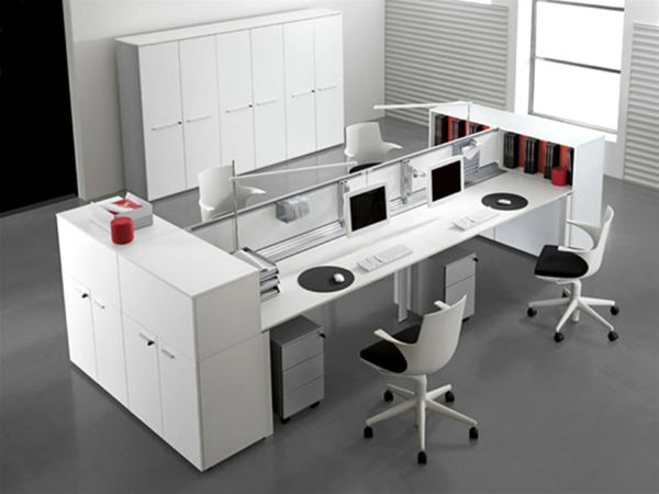 birou de designer - spațiu modern de birouri în culoare albă