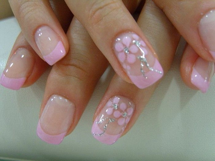 Nail polskim musujące-kwiatowo-pattern-french-manicure-różowo