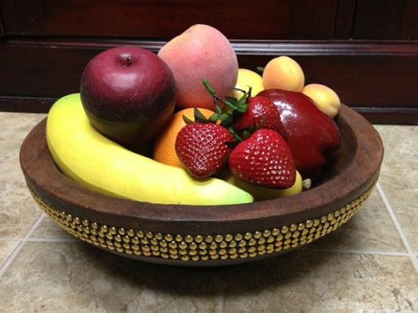 Frukt dekorativa äpplen och bananer jordgubbar idé