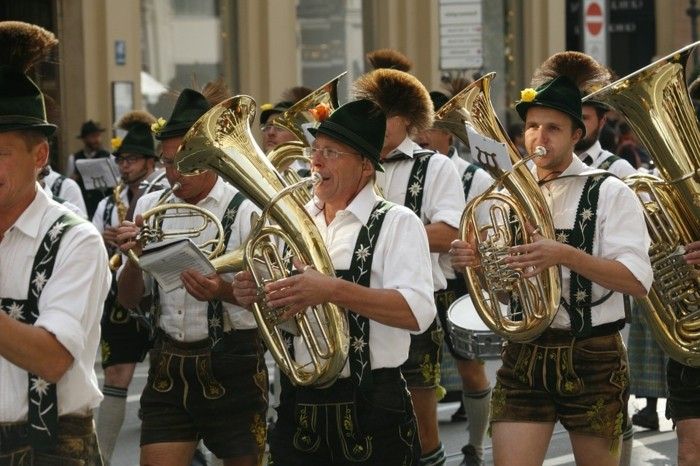 Oktoberfest fotografije-the Marching Band zelena