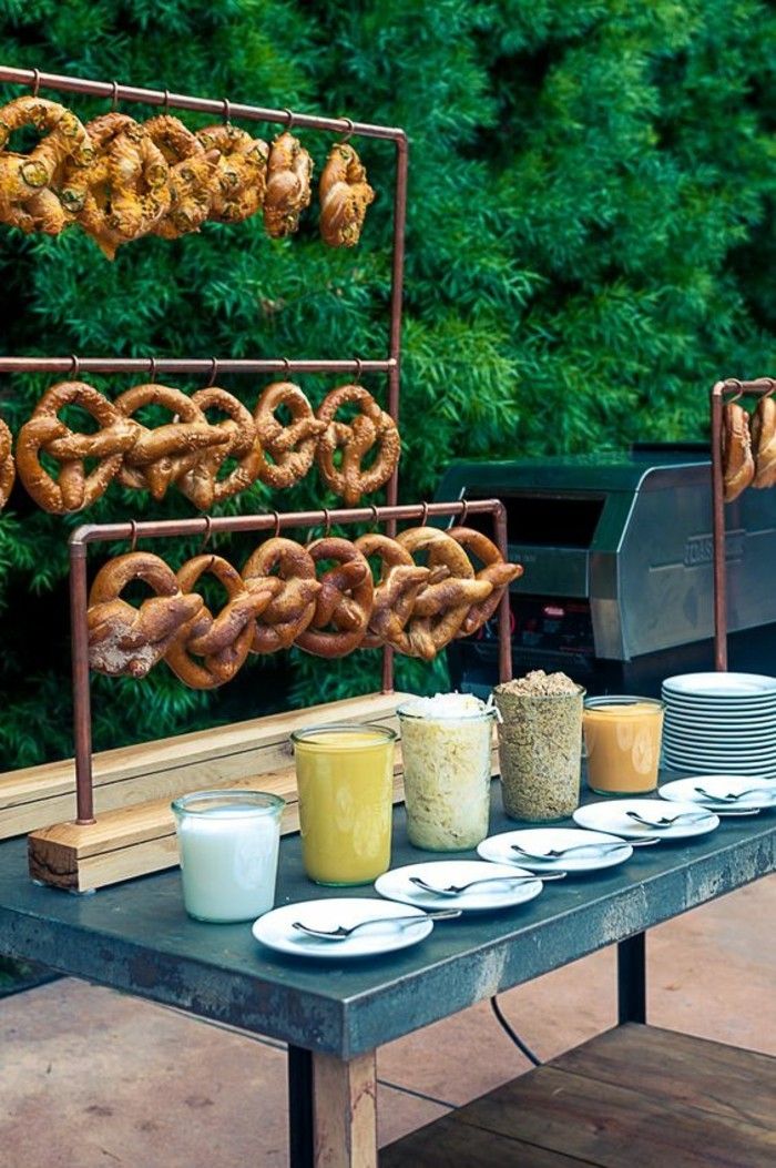 Oktoberfest Parte con-molti-kinds-of-pretzel