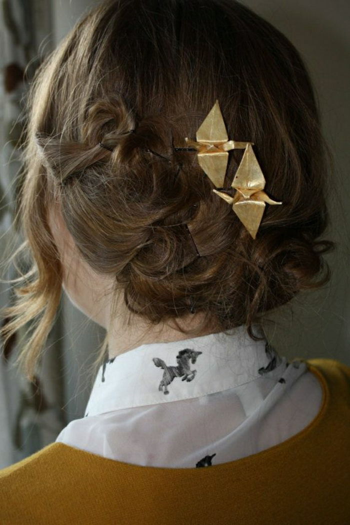 zlatá origami žeriavy vlasy čapy