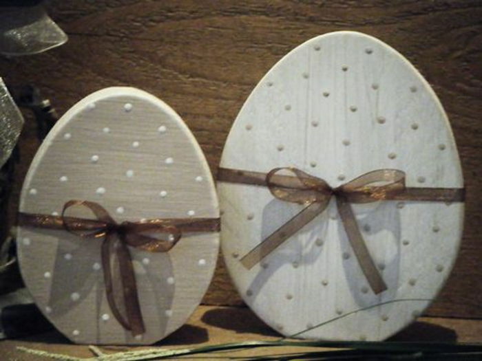 Set de ouă din lemn decorat cu arcuri frumoase