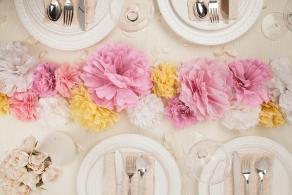 Popierinės gėlės kaip stalo dekoracija-pakeistas