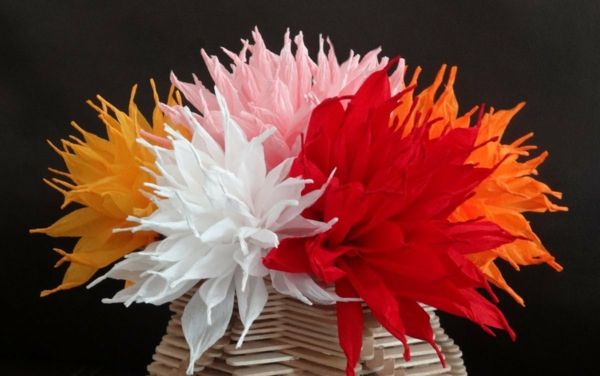Pappers Blommor i Creative Wood Vase-storlek