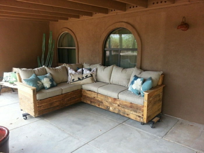 canapea de design terasă colț de palet bej tapițerie perne colorate Cactus