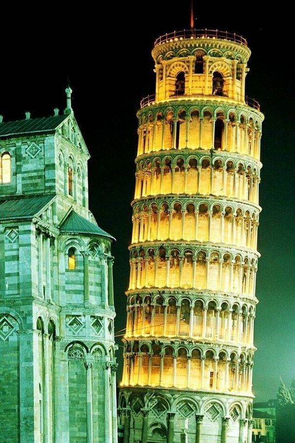 Pisa stolp luči katedralo