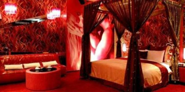 romantiškas miegamasis-in-raudona