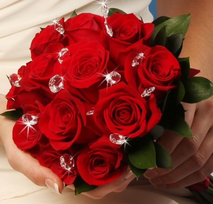 Rožės-stručių-papuošalų ir vestuvių puokštė