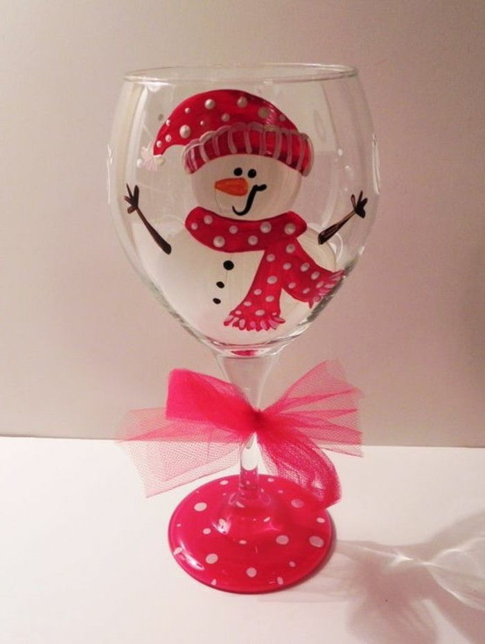 Czerwone wino szkła z Funny Handmade Christmas dekoracji