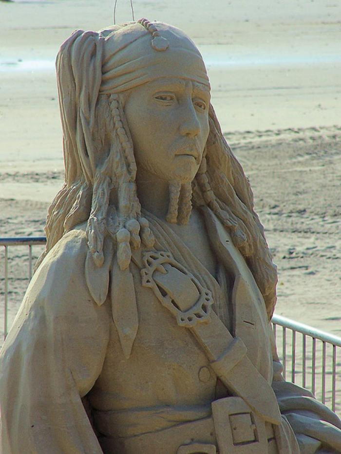 Sand skulptur av Jack Sparrow fra berømte film