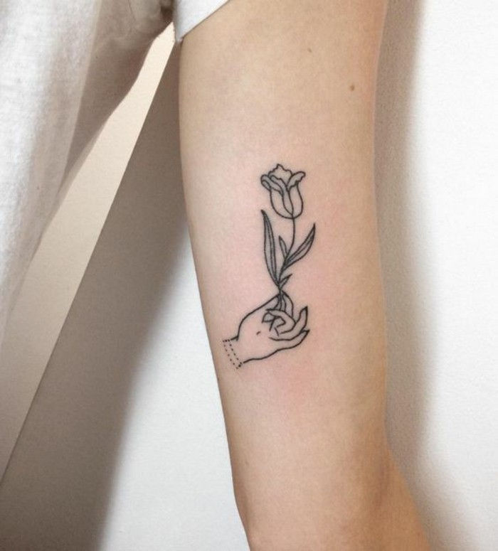 Frumos tatuaj idei-pentru-femei-flori-departe