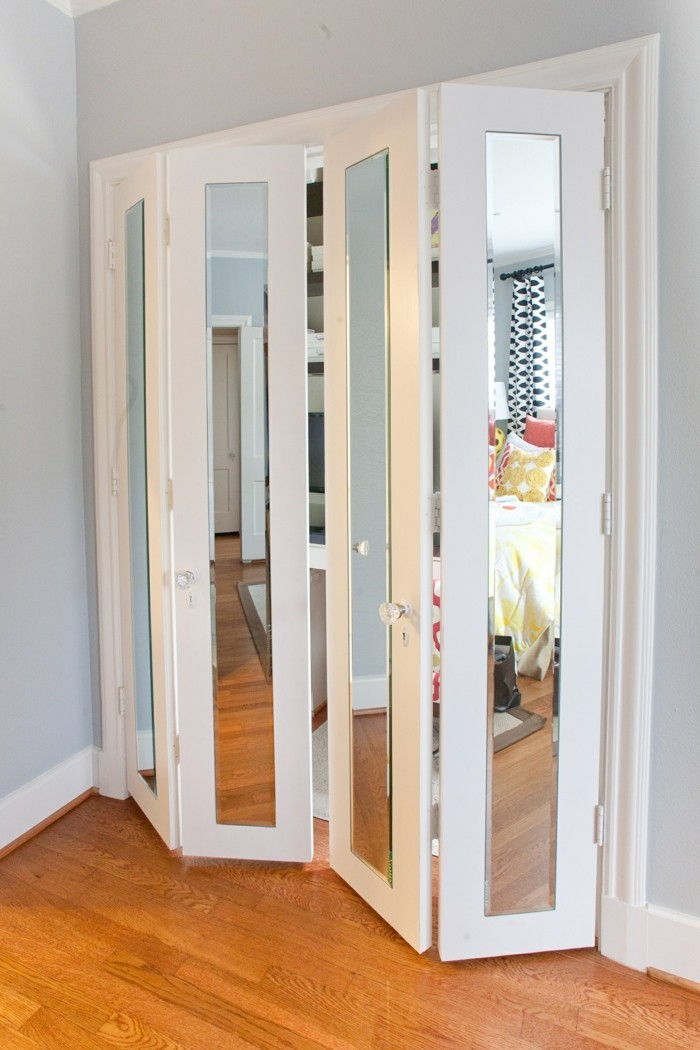 skjutdörrar-egen-build-small-tuere-med-och-spegel-vit-ram