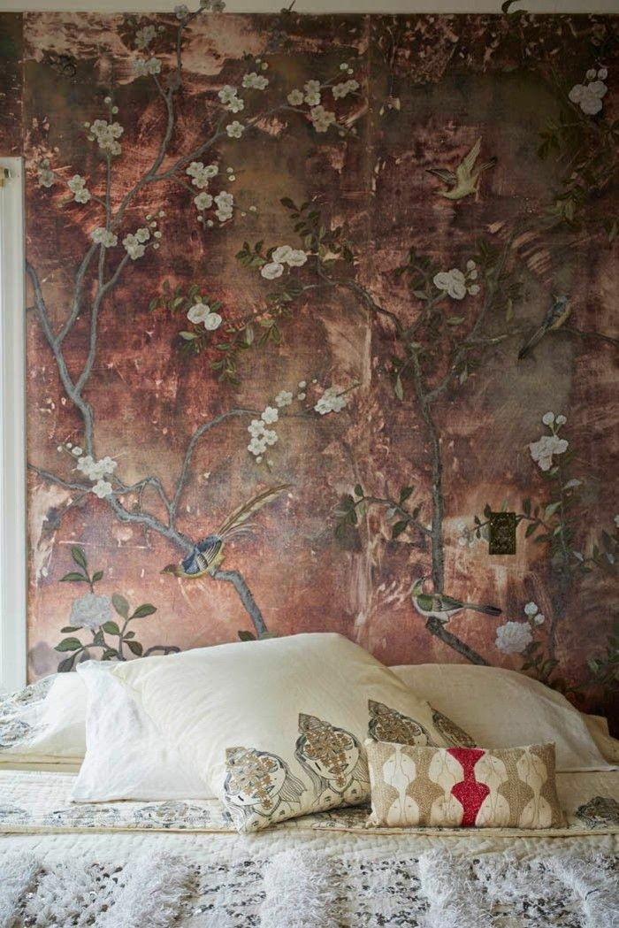 Spálňa posteľnou bielizňou s etnickými motívmi-výnimočný-tapety-vintage vzhľad