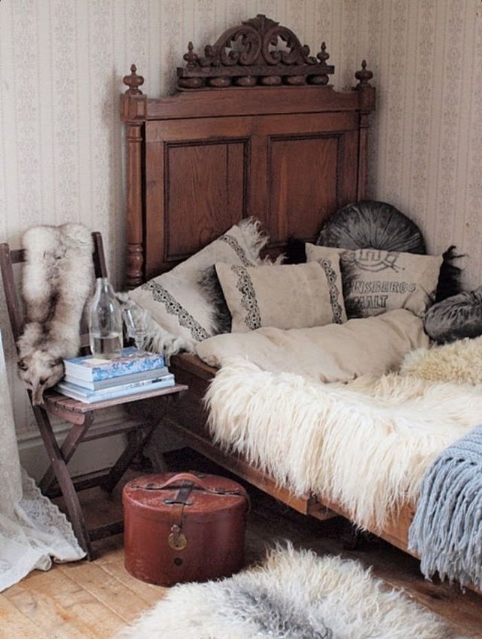 Idei dormitor cu pat de lemn boho pernă Vintage