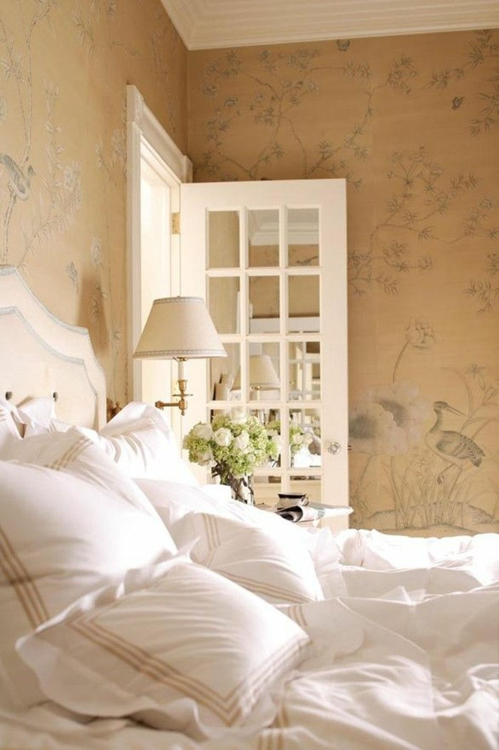 Dormitor în culori pastelate și alb-lenjerii de pat cu aspect natural-tapet-model