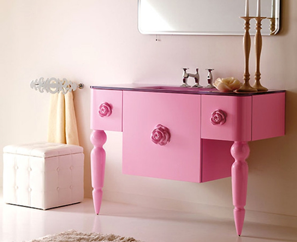 Spálňa-in-pink-ružové stola