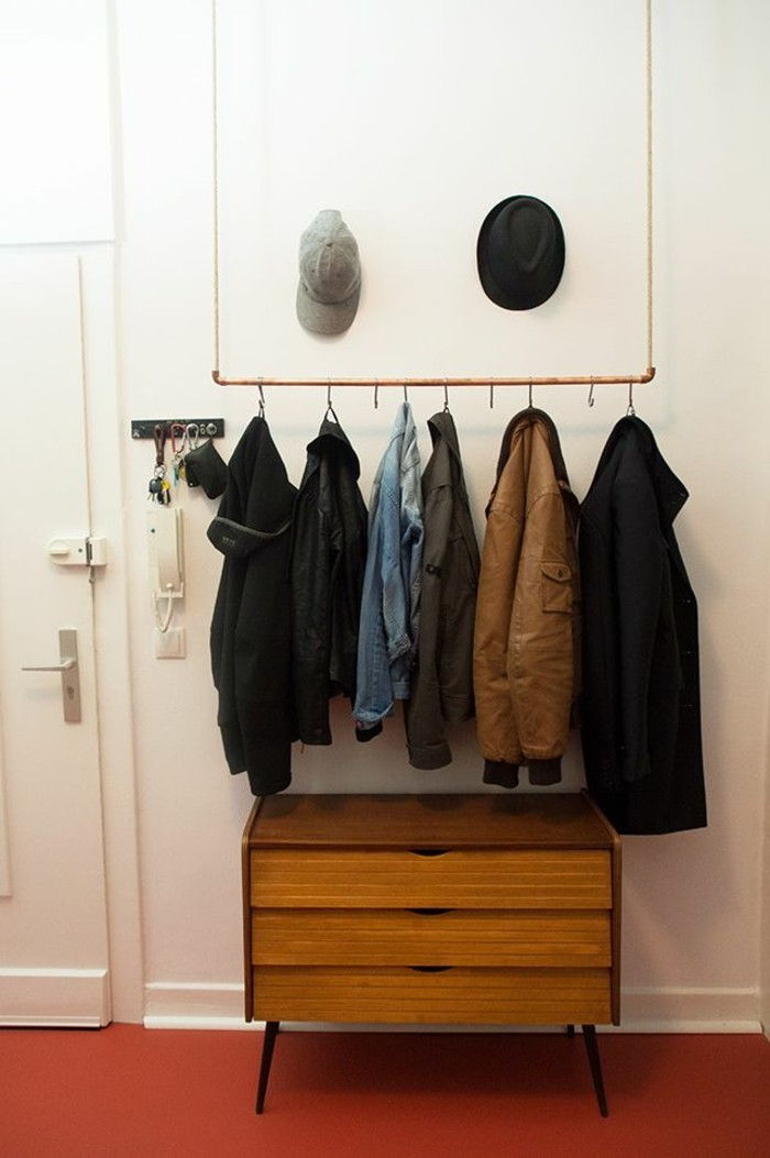 Ozke-hodnikov-ideje-DIY-omara-in-rjave čevlje kabinet